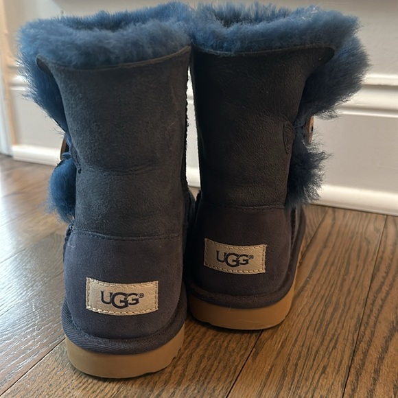 Ugg Kids - Bailey with button - Picture 2 of 6